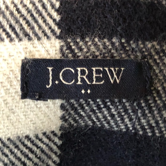 New J Crew Classic Plaid Blanket Scarf/Wrap - Picture 3 of 9